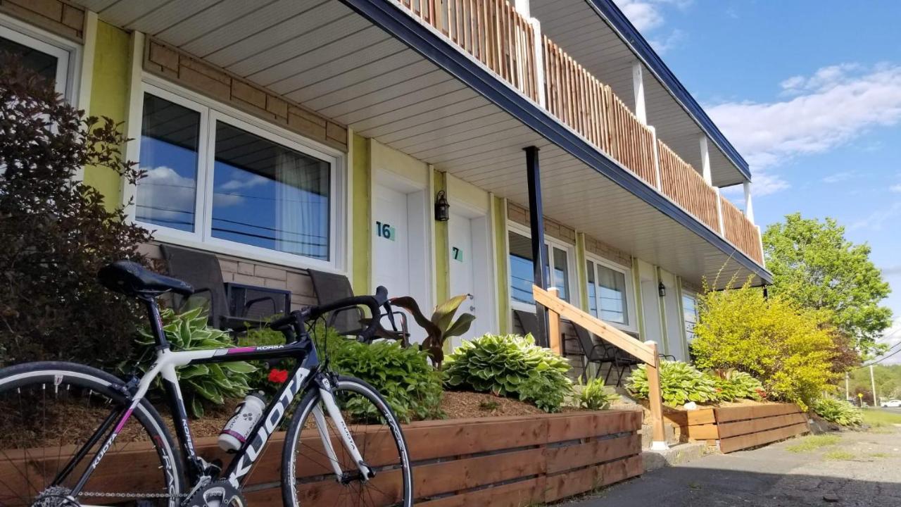 Auberge Happy Logis Lac-Etchemin Eksteriør billede